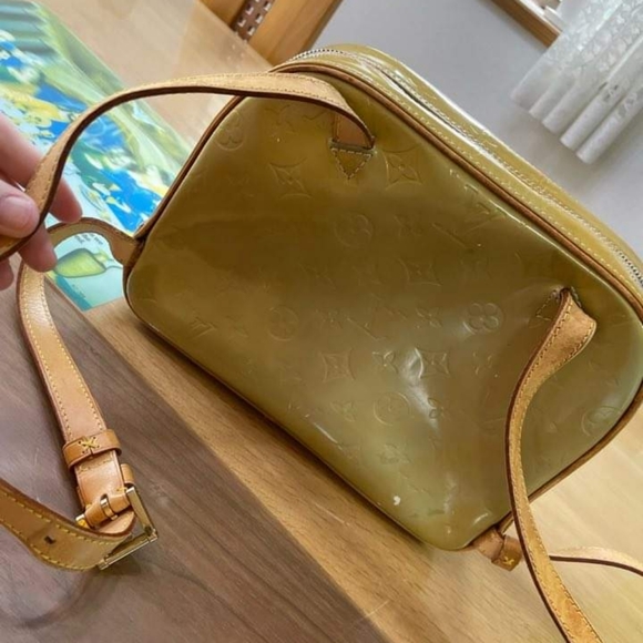 Louis Vuitton - Picture 13 of 17